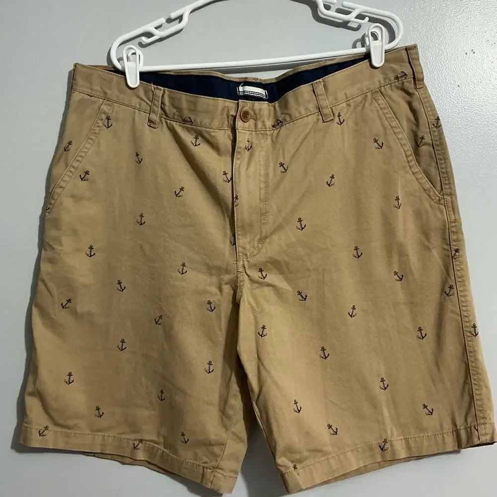 IZOD Saltwater Khaki Shorts with anchors on them size 42 inseam 10.5